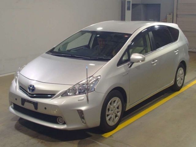 326 Toyota Prius alpha ZVW40W 2012 г. (TAA Yokohama)